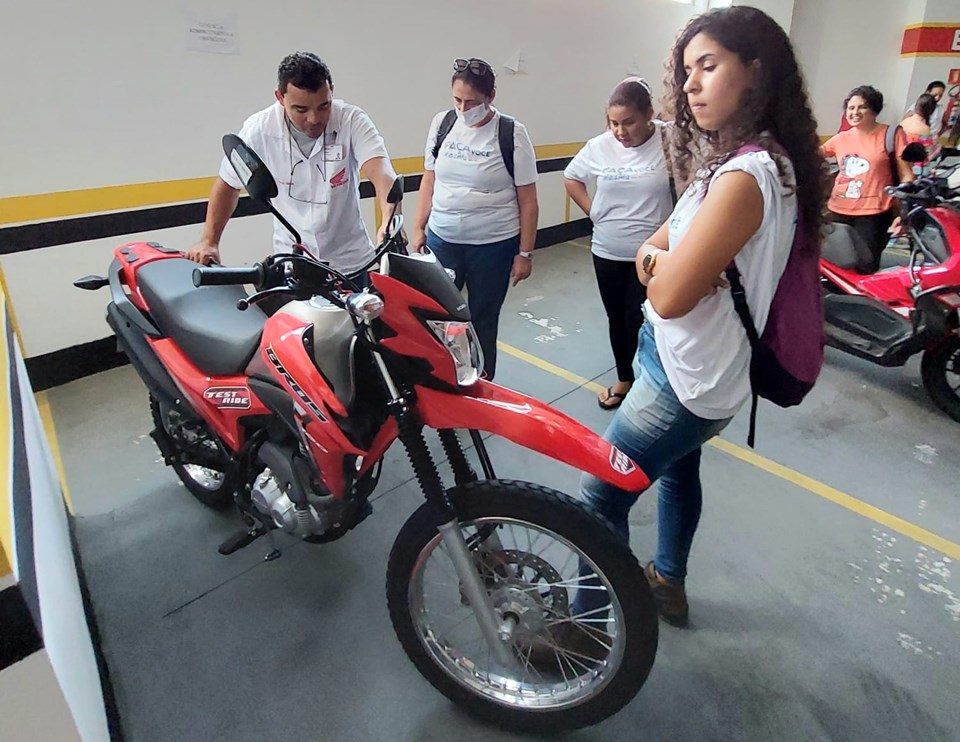 Gouvernement ES – Detran|ES propose un cours de mécanique de base pour les femmes de Jaguaré