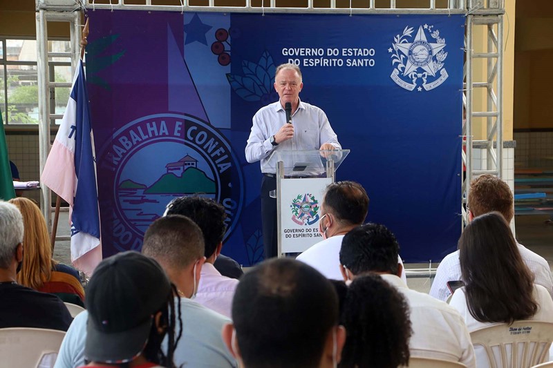 Governador autoriza construção de quadra poliesportiva em escola estadual em Vitória