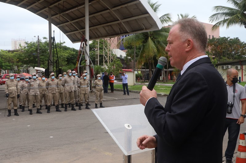 Governador anuncia aumento de vagas no concurso para soldado do Corpo de Bombeiros