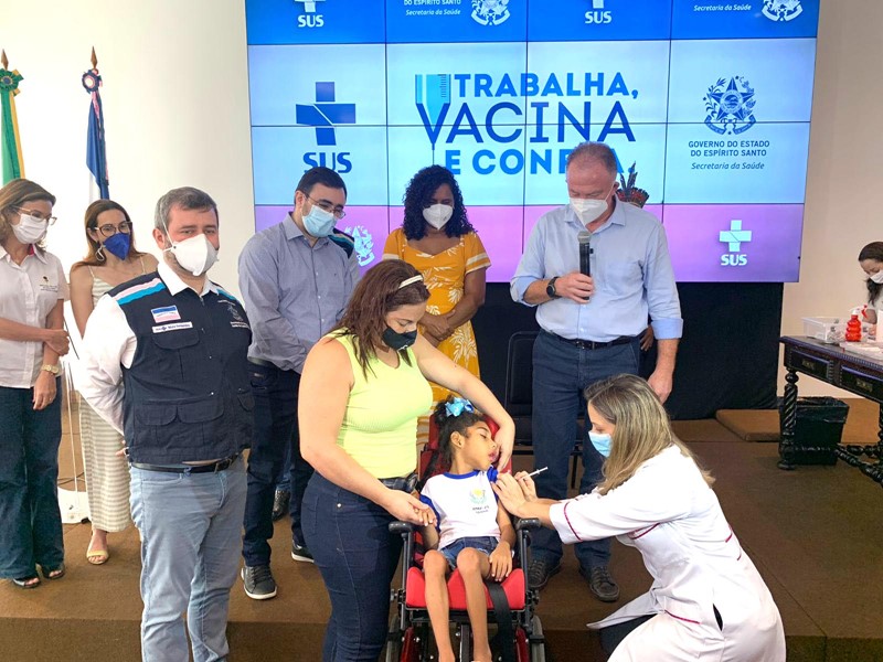 Ato simbólico marca início da vacinação das crianças contra Covid-19 no Espírito Santo