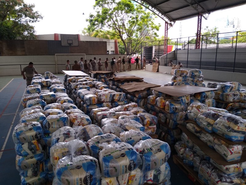 ES Solidário entrega 680 cestas básicas a vítimas das chuvas no Estado