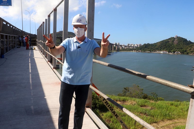 Obras da Ciclovia da Vida avançam e começam a ser executadas sobre o mar