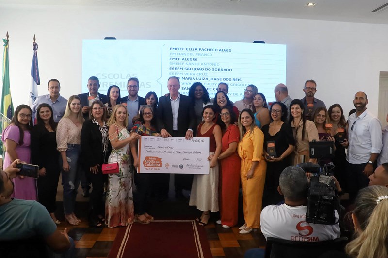 Governo do Estado realiza entrega do Prêmio Escola que Colabora