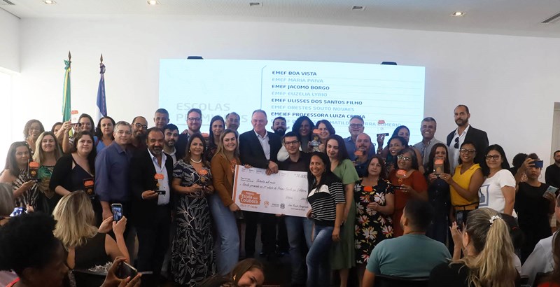 Governo do Estado realiza entrega do Prêmio Escola que Colabora