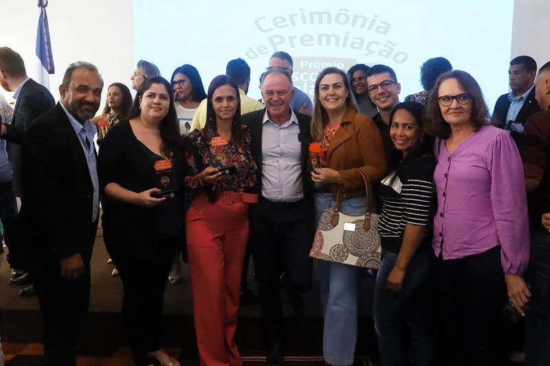 Governo do Estado realiza entrega do Prêmio Escola que Colabora