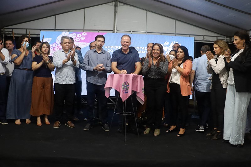 Governador inaugura creche e anuncia novos investimentos em Ibiraçu