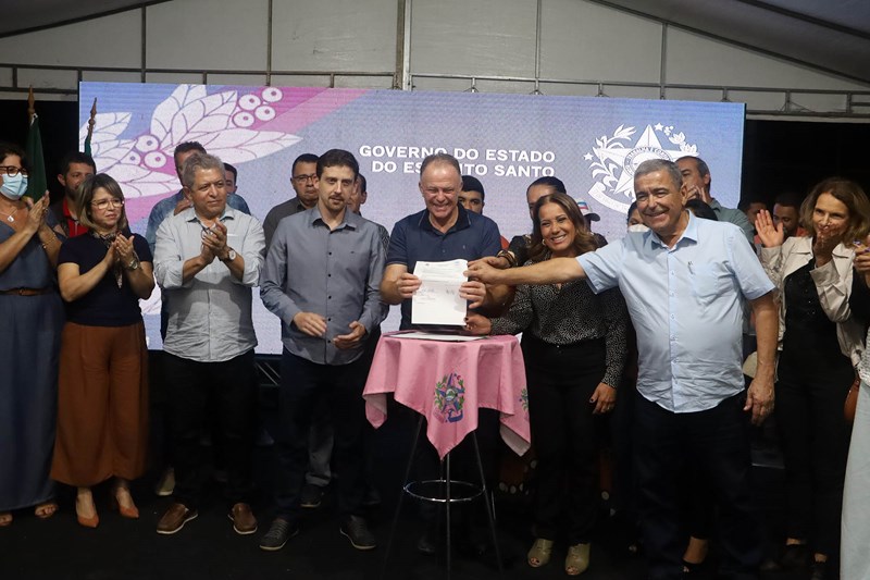 Governador inaugura creche e anuncia novos investimentos em Ibiraçu