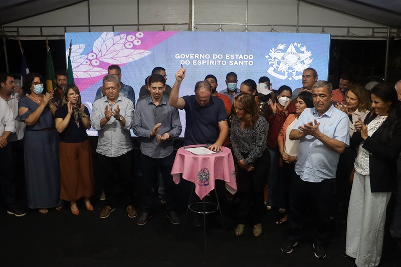 Governador inaugura creche e anuncia novos investimentos em Ibiraçu
