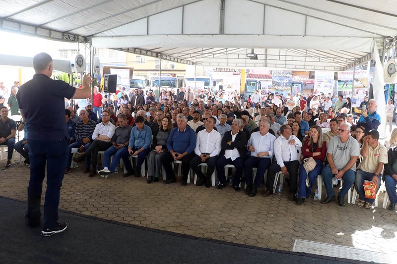 Governador entrega obras e anuncia novos investimentos em Irupi