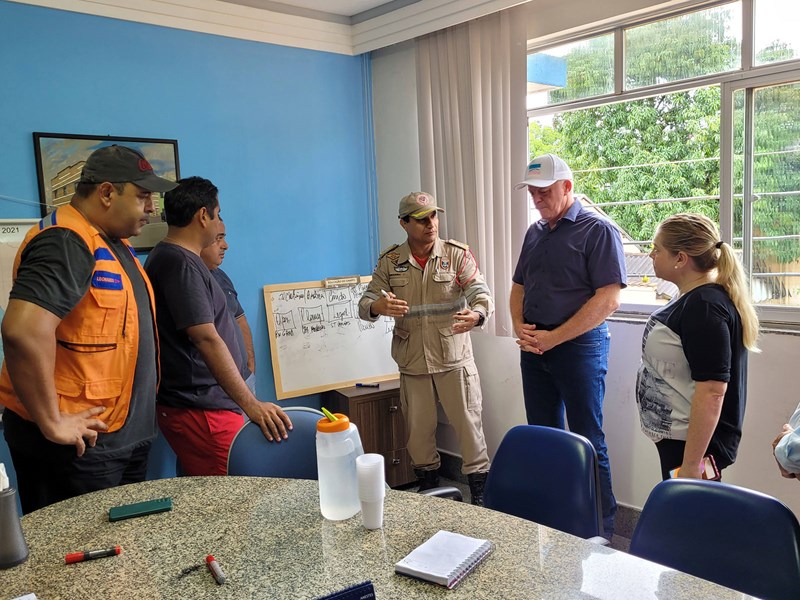 Governador visita Mimoso do Sul após fortes chuvas