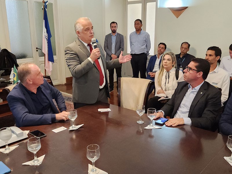 Ministro visita obras do terminal de passageiros do Aeroporto Regional de Linhares