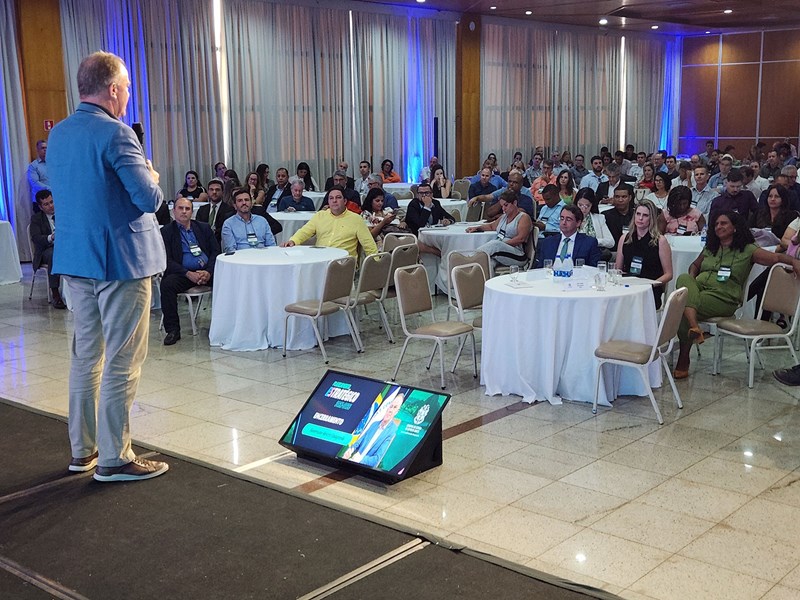 Renato Casagrande apresenta resultados do Planejamento Estratégico 2023-2026
