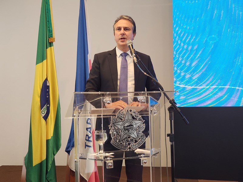 Governador Casagrande anuncia novos investimentos na área da educação
