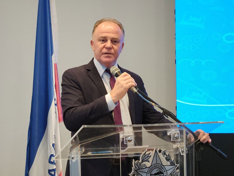 Governador Casagrande anuncia novos investimentos na área da educação