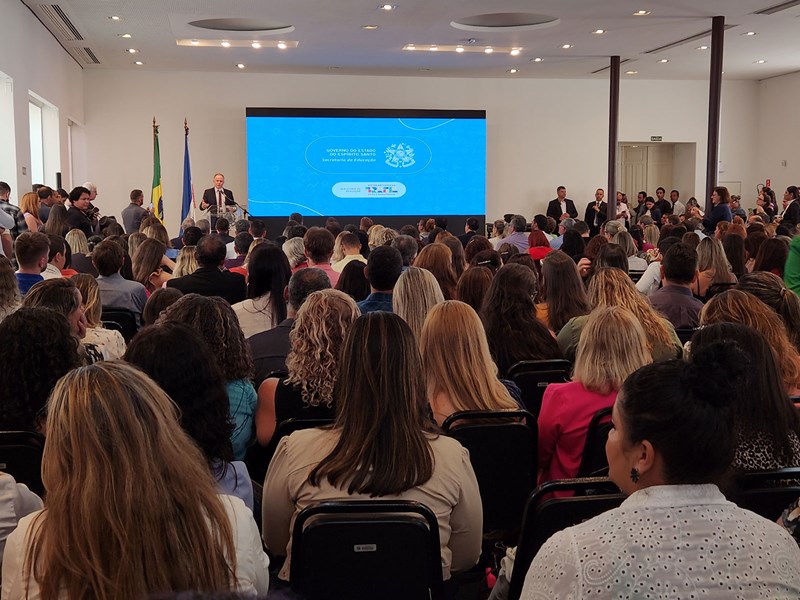 Governador Casagrande anuncia novos investimentos na área da educação