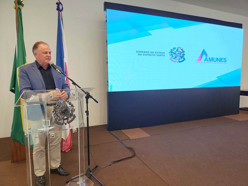 Governador recebe nova diretoria de entidade dos prefeitos capixabas