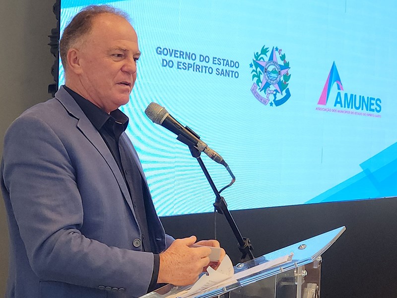Governador recebe nova diretoria de entidade dos prefeitos capixabas