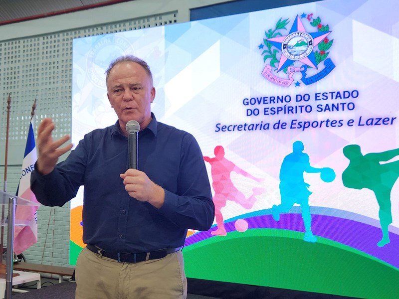 Governo do Estado realiza entrega dos kits do programa Bolsa Atleta