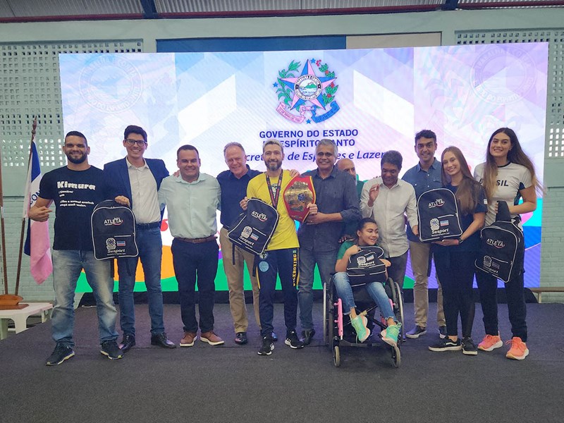 Governo do Estado realiza entrega dos kits do programa Bolsa Atleta