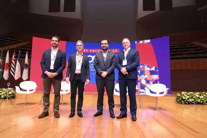 Governador do Espírito Santo participa da abertura da 8ª edição do Cosud