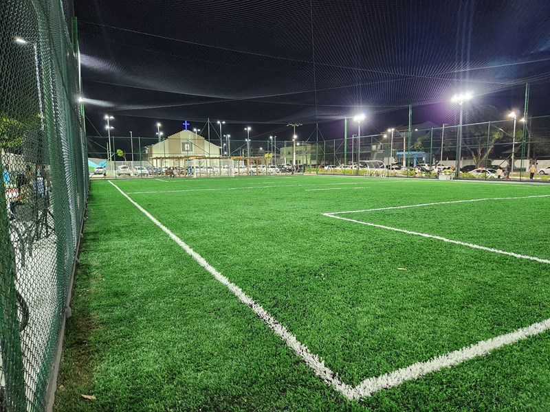 Governo do Estado inaugura nova praça com campo de futebol na Serra