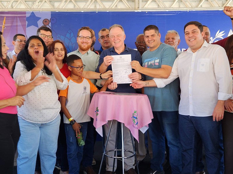 Governador autoriza início da construção de nova sede de escola na Serra