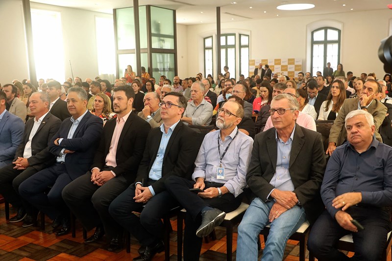 Governador participa de reinstalação da Câmara Empresarial de Turismo do Espírito Santo