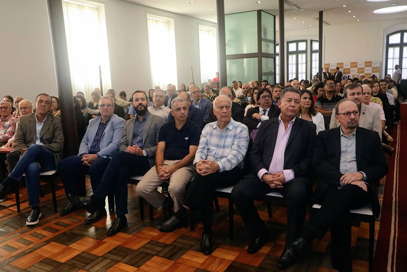 Governador participa de reinstalação da Câmara Empresarial de Turismo do Espírito Santo