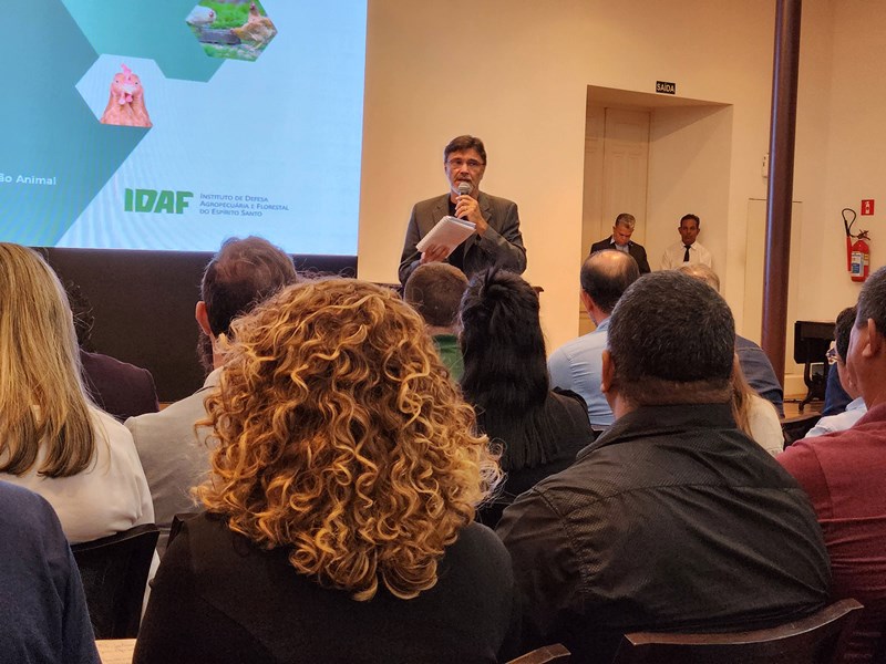 Governo do Estado orienta municípios costeiros e produtores em relação à gripe aviária