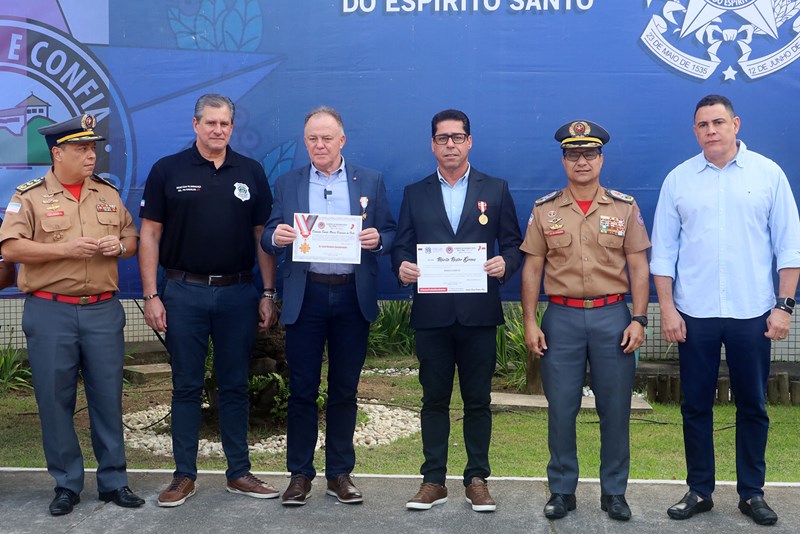 Corpo de Bombeiros Militar recebe 49 novas caminhonetes