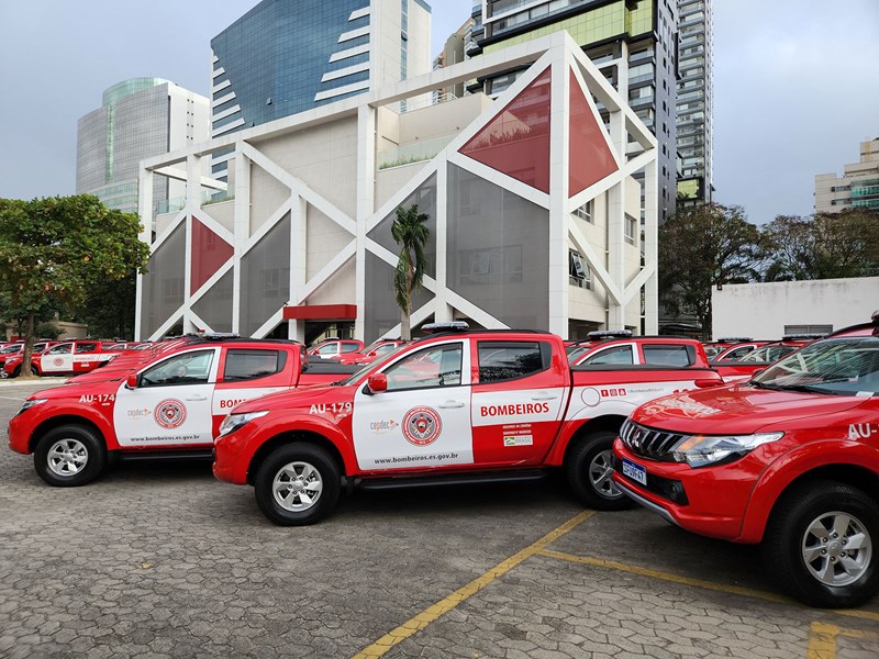 Corpo de Bombeiros Militar recebe 49 novas caminhonetes