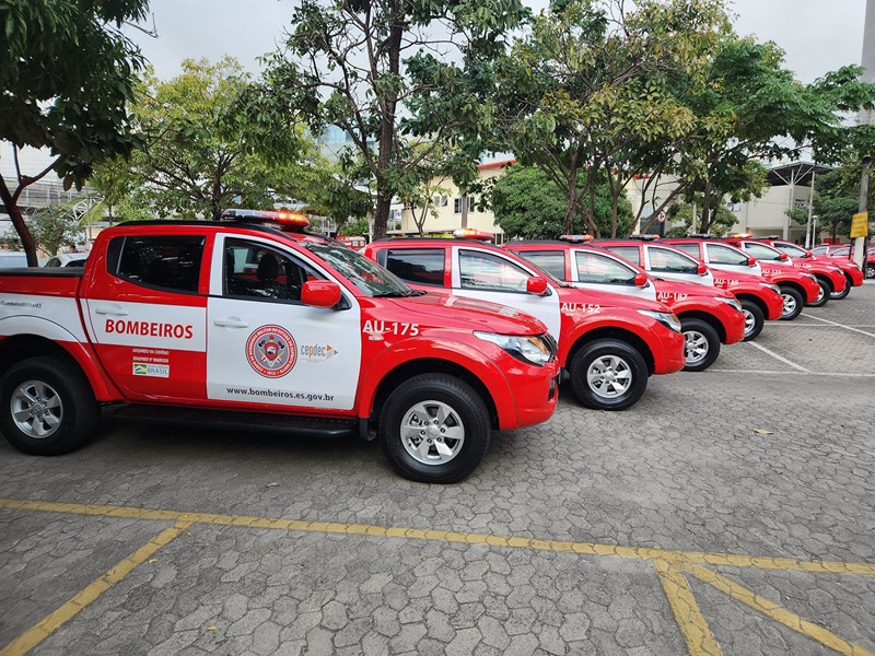 Corpo de Bombeiros Militar recebe 49 novas caminhonetes