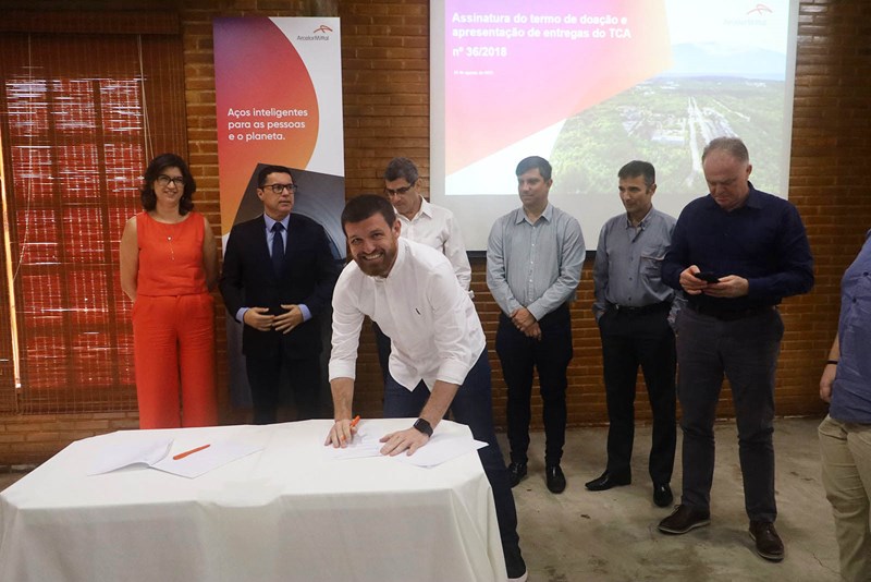 Cesan e ArcelorMittal assinam doação de terreno para estação de produção de água de reúso