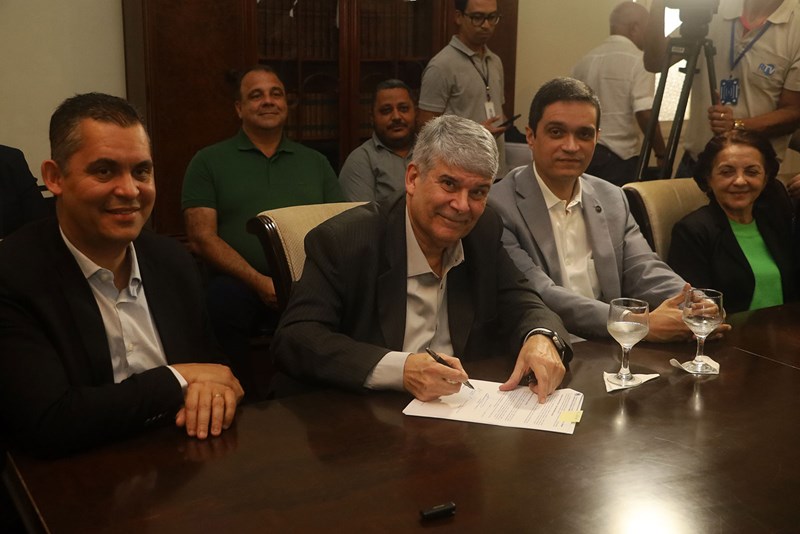 Governo do Estado firma contrato com a Infraero para gestão do Aeroporto de Linhares