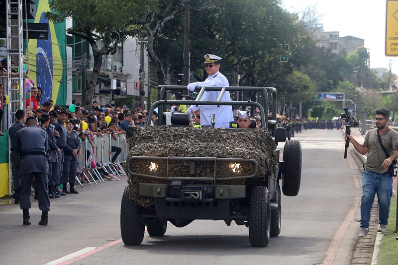Desfile cívico-militar reúne cerca de dez mil pessoas em Vitória