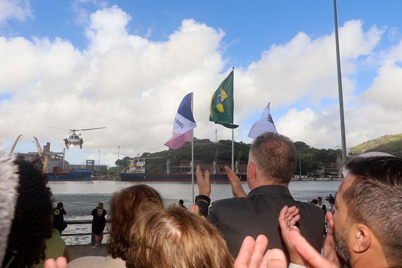 Desfile cívico-militar reúne cerca de dez mil pessoas em Vitória