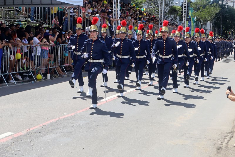 Desfile cívico-militar reúne cerca de dez mil pessoas em Vitória