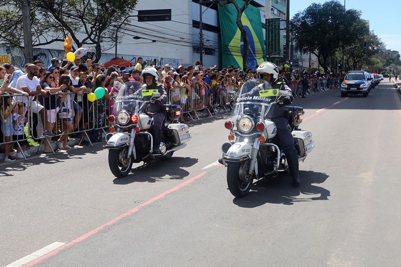 Desfile cívico-militar reúne cerca de dez mil pessoas em Vitória