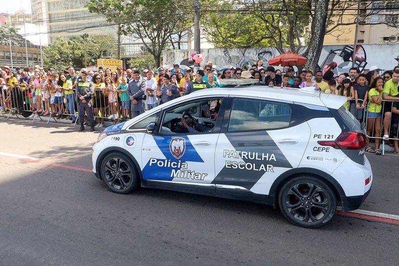 Desfile cívico-militar reúne cerca de dez mil pessoas em Vitória