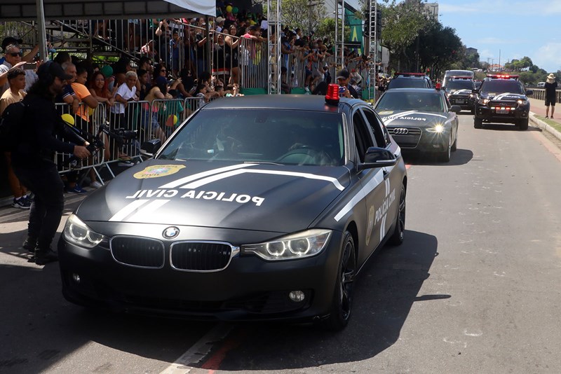Desfile cívico-militar reúne cerca de dez mil pessoas em Vitória
