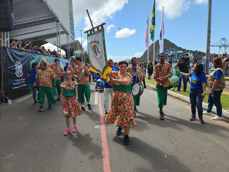 Desfile cívico-militar reúne cerca de dez mil pessoas em Vitória