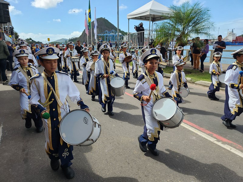Orquestra Jovem emociona público no desfile cívico-militar em