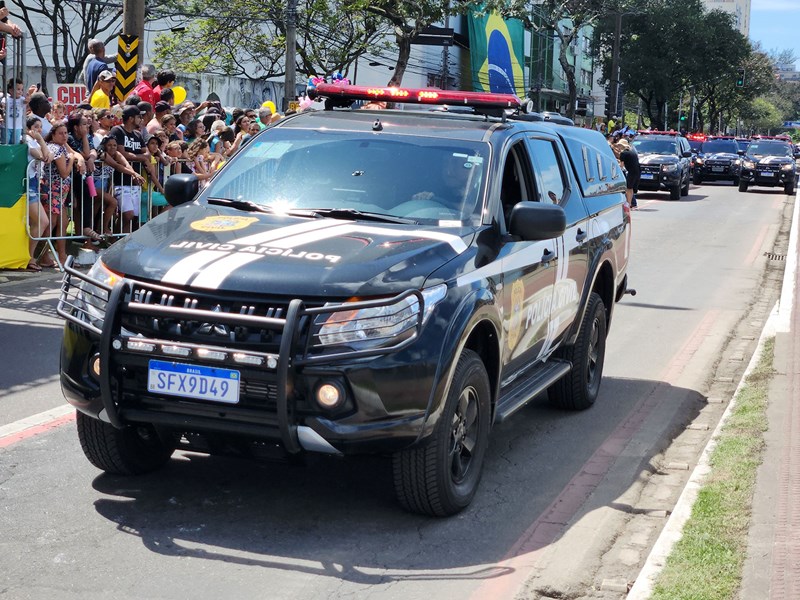 Desfile cívico-militar reúne cerca de dez mil pessoas em Vitória