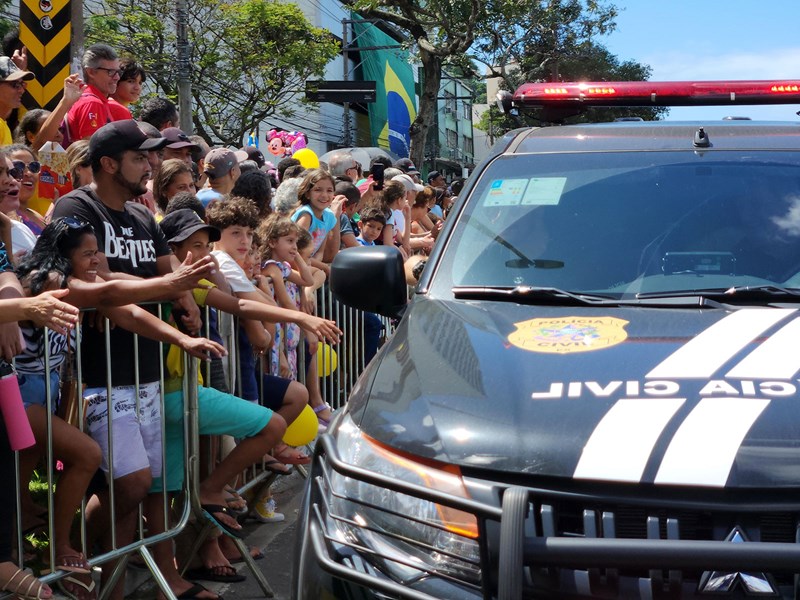 Desfile cívico-militar reúne cerca de dez mil pessoas em Vitória
