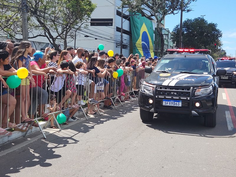 Desfile cívico-militar reúne cerca de dez mil pessoas em Vitória