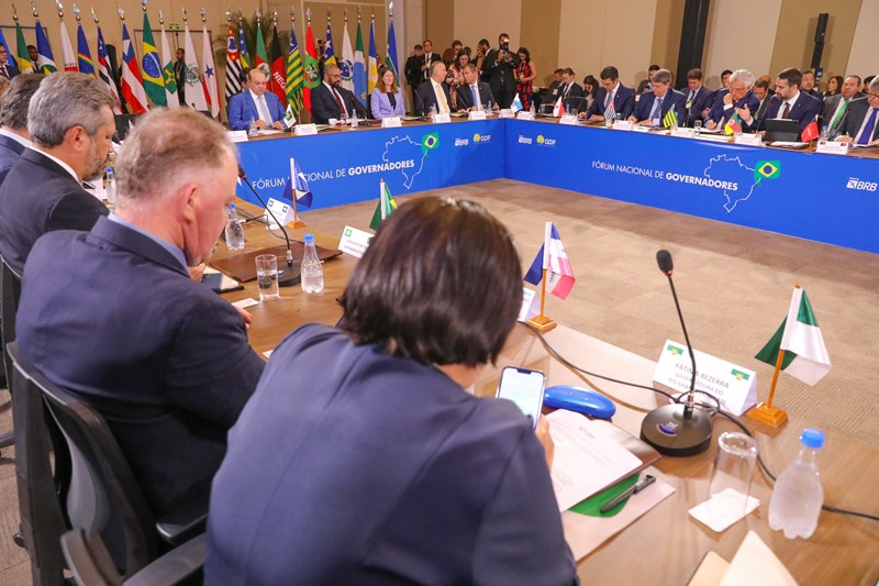Casagrande debate reforma tributária durante encontro do Fórum dos Governadores