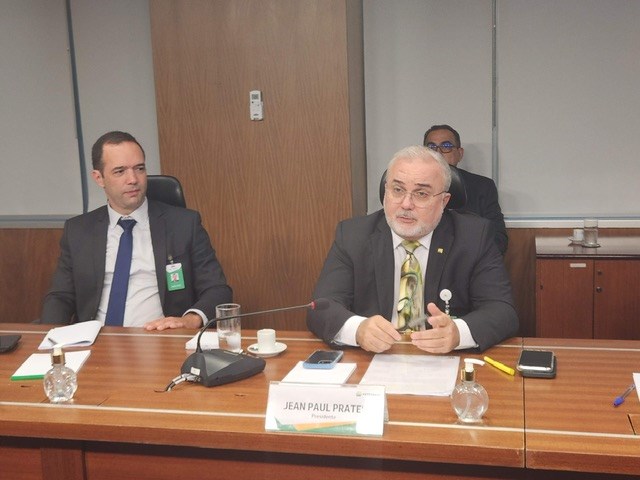 Casagrande se reúne com presidente da Petrobras para tratar dos investimentos da empresa no Estado