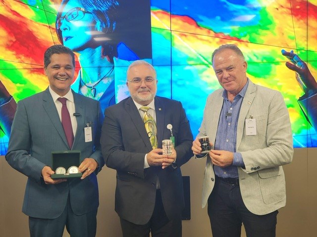 Casagrande se reúne com presidente da Petrobras para tratar dos investimentos da empresa no Estado