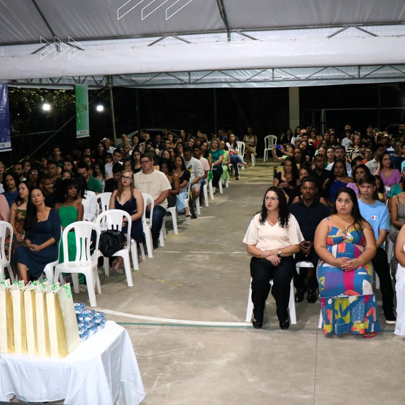 CEETs Talmo Luiz Silva e Vasco Coutinho realizam formatura dos alunos