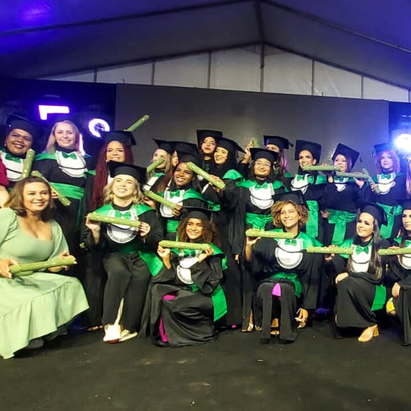 CEETs Talmo Luiz Silva e Vasco Coutinho realizam formatura dos alunos